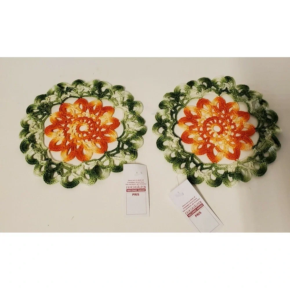 Vintage Swedish (Dalarna) 1960's Set of Hand Crocheted Sunburst Flower Dollies‎